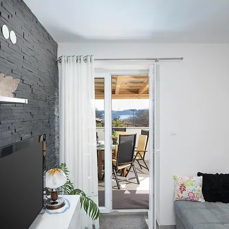 Sea View Apartment With Free Parking Pula Exterior photo