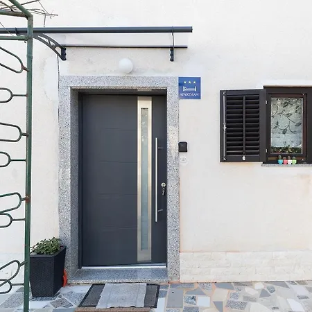Sea View Apartment With Free Parking Pula Exterior photo