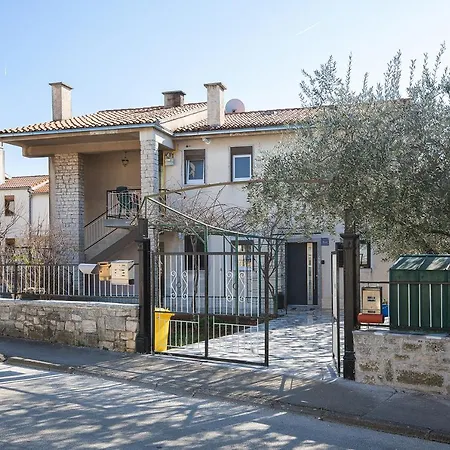 Sea View Apartment With Free Parking Pula Exterior photo