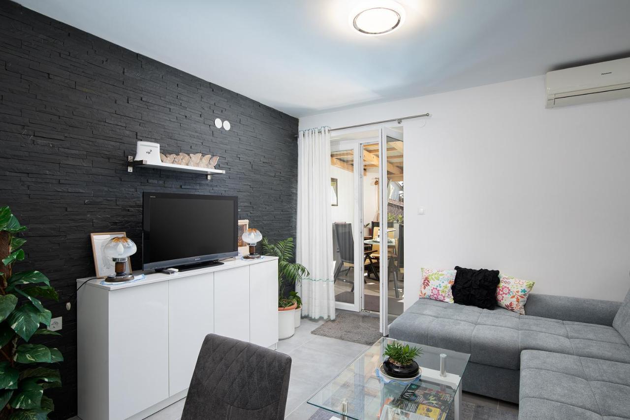 Apartment Sea View With Free Parking Pula