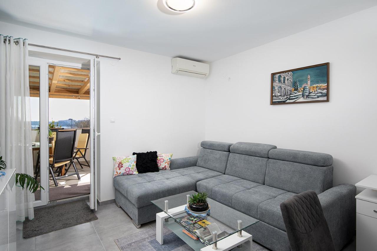 Sea View With Free Parking Apartment Pula