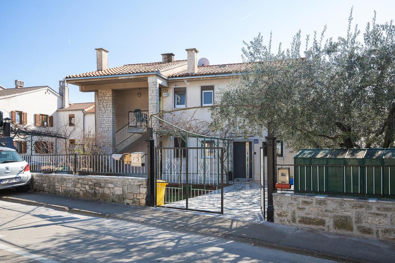 Sea View With Free Parking Apartment Pula
